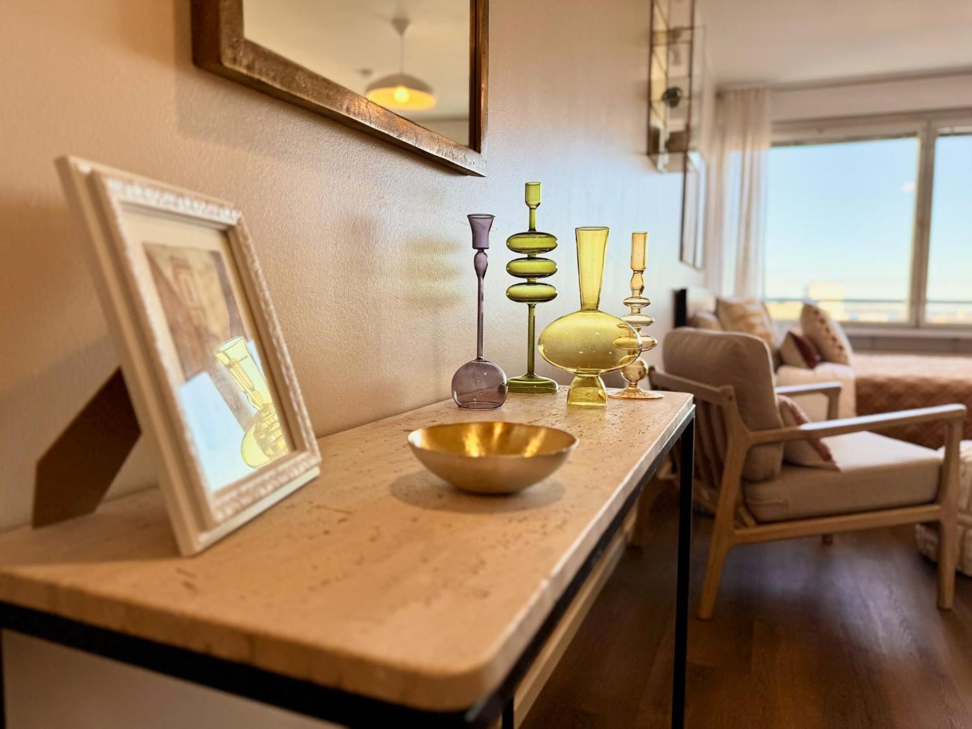 Floor Getaway In - Church & Sea View Apartment *